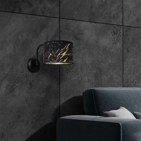 Kinkiet MiLAGRO Senso Black/Gold w aranżacji przy kanapie