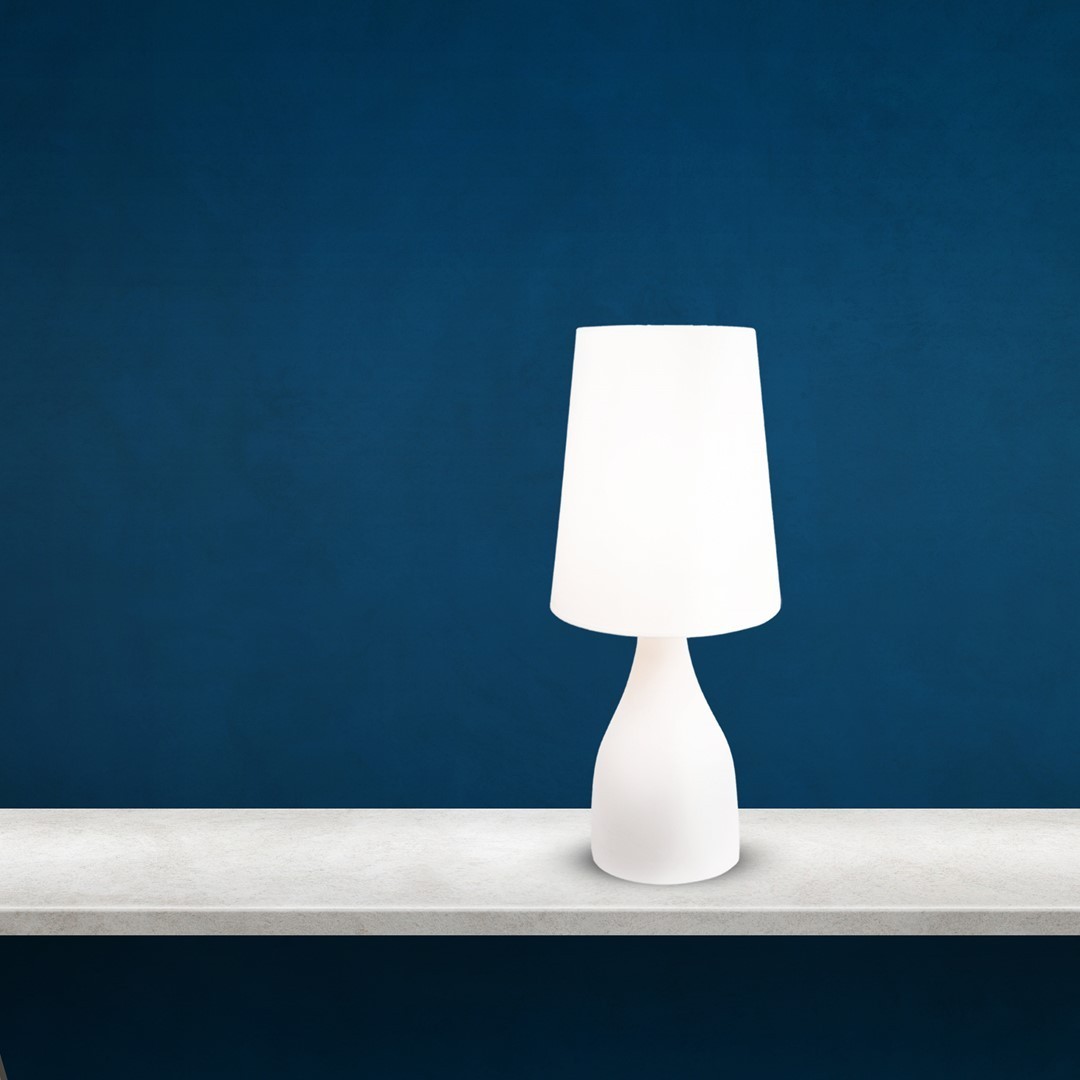 Lampa stołowa MiLAGRO Bella White w salonie na stoliku 