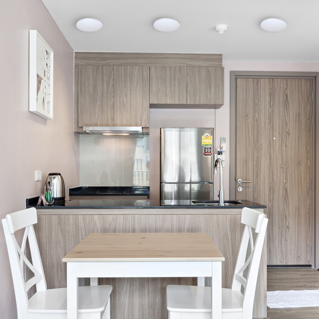 Lampa sufitowa - plafon LED MiLAGRO Bravo w kuchni nad blatem - aranżacja