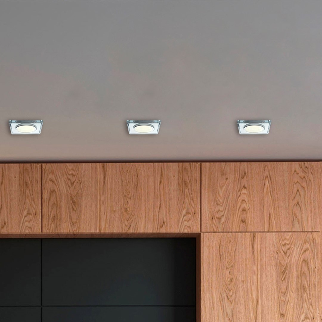 Szklane oczka sufitowe MiLAGRO nad blatem w kuchni