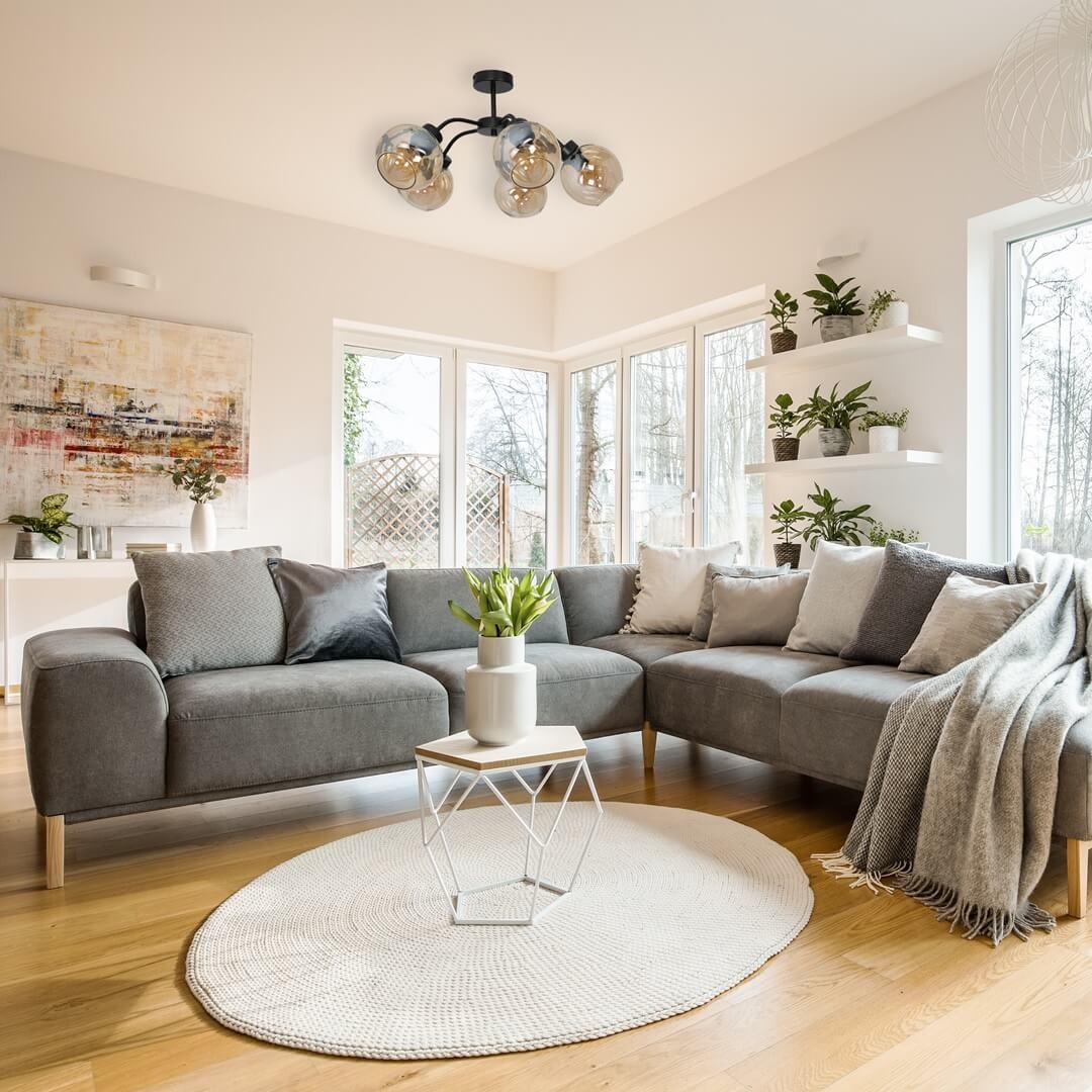 Oświetlenie bursztynowe w salonie