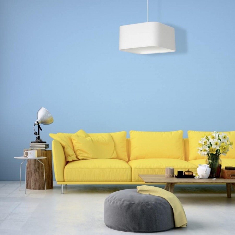 Kwadratowa, biała lampa wisząca w młodzieżowej aranżacji