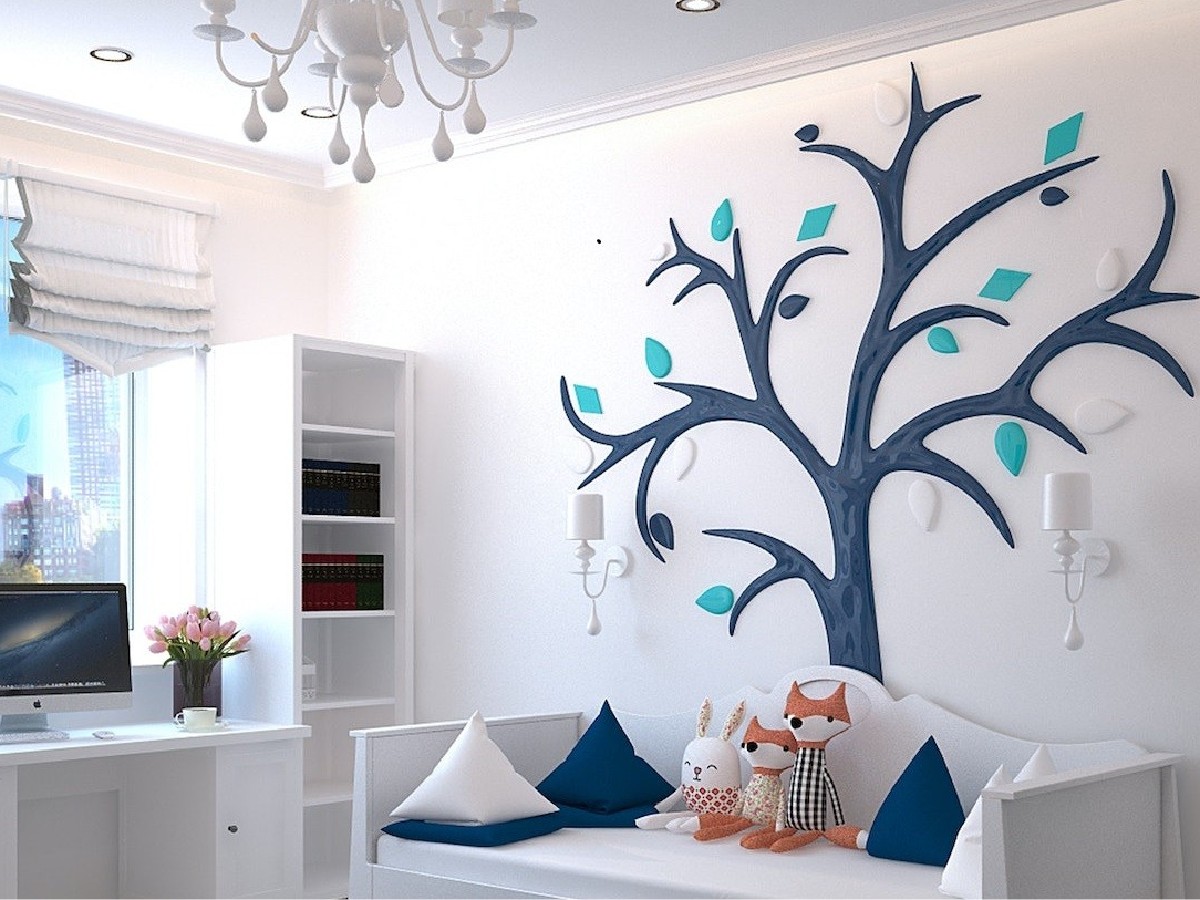 Białe lampy w pokoju dziecka