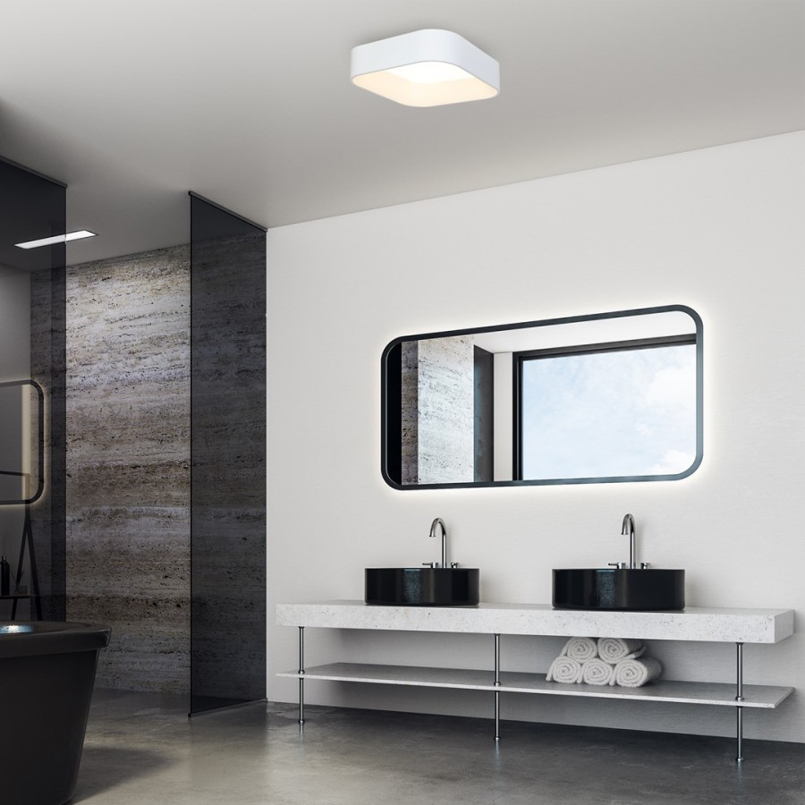 Biały plafon Astra White w łazience