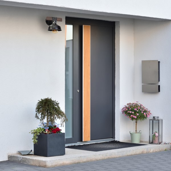 Kinkiet Faro przed wejściem do domu