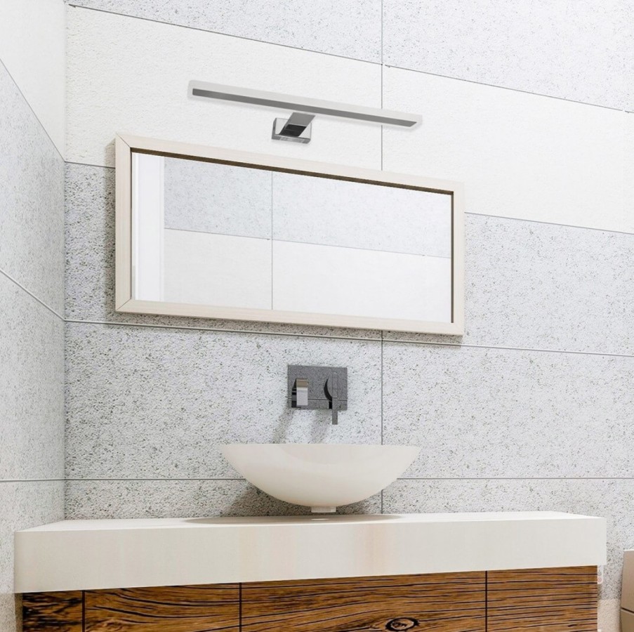 Kinkiet MiLAGRO nad lustrem w łazience