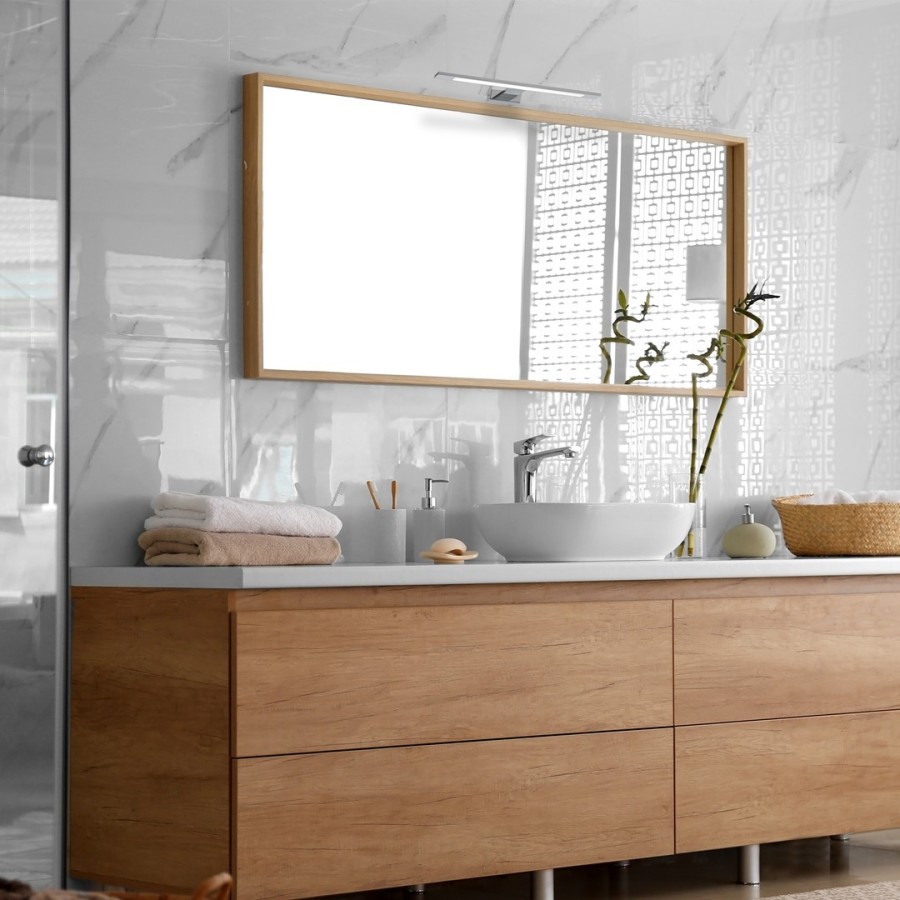 Kinkiet Shine Chrome nad lustrem w łazience