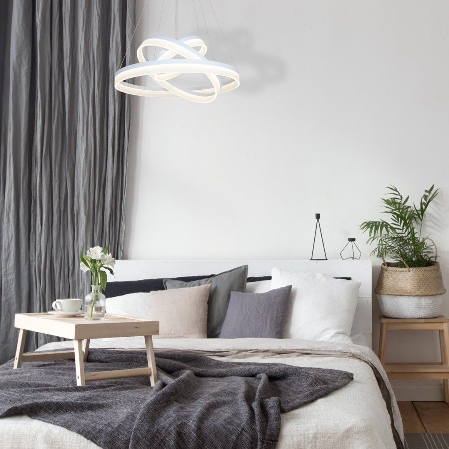 Lampa biała nowoczesna Ring w sypialni