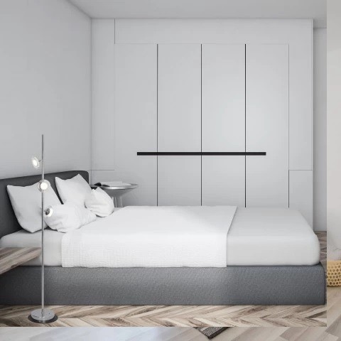 Stojąca lampa podłogowa MiLAGRO  przy łóżku w sypialni