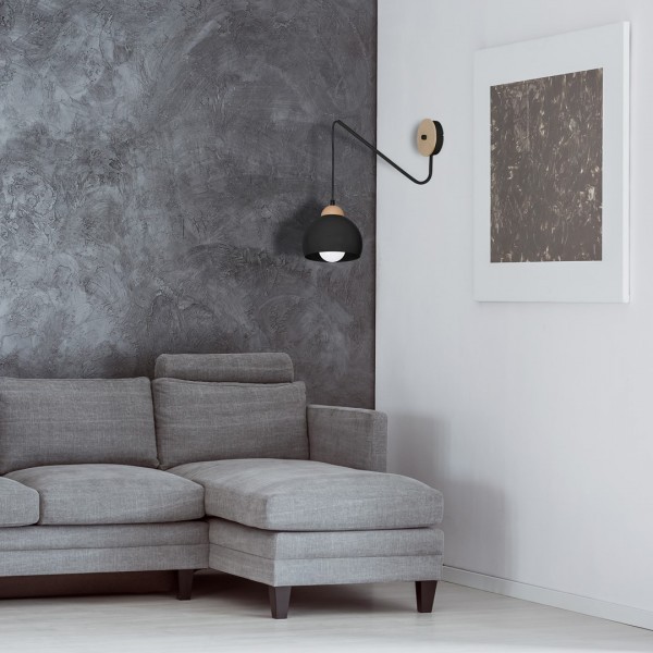 Czarna lampa ścienna Dama Black w salonie