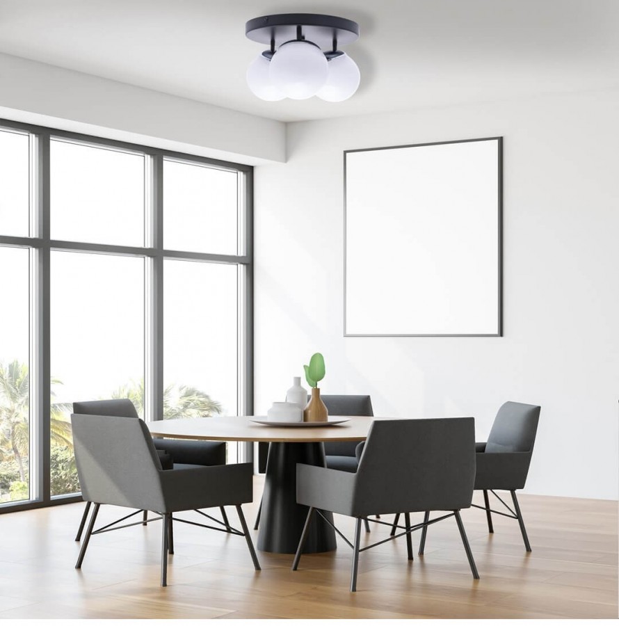 Szklana lampa sufitowa w jadalni