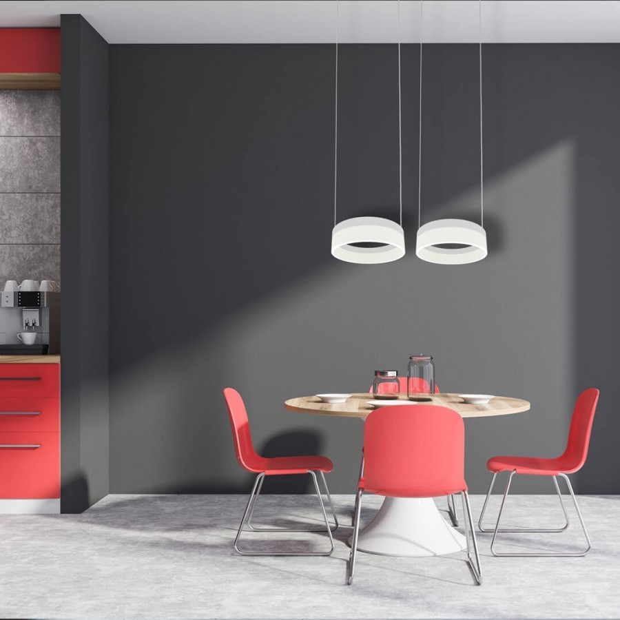 Lampa wisząca z dwoma punktami światła nad stołem w kuchni 