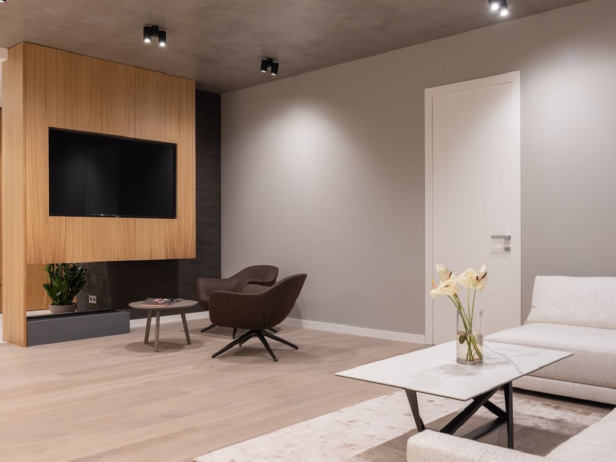 lampy sufitowe kierunkowe nad telewizorem 1736867984