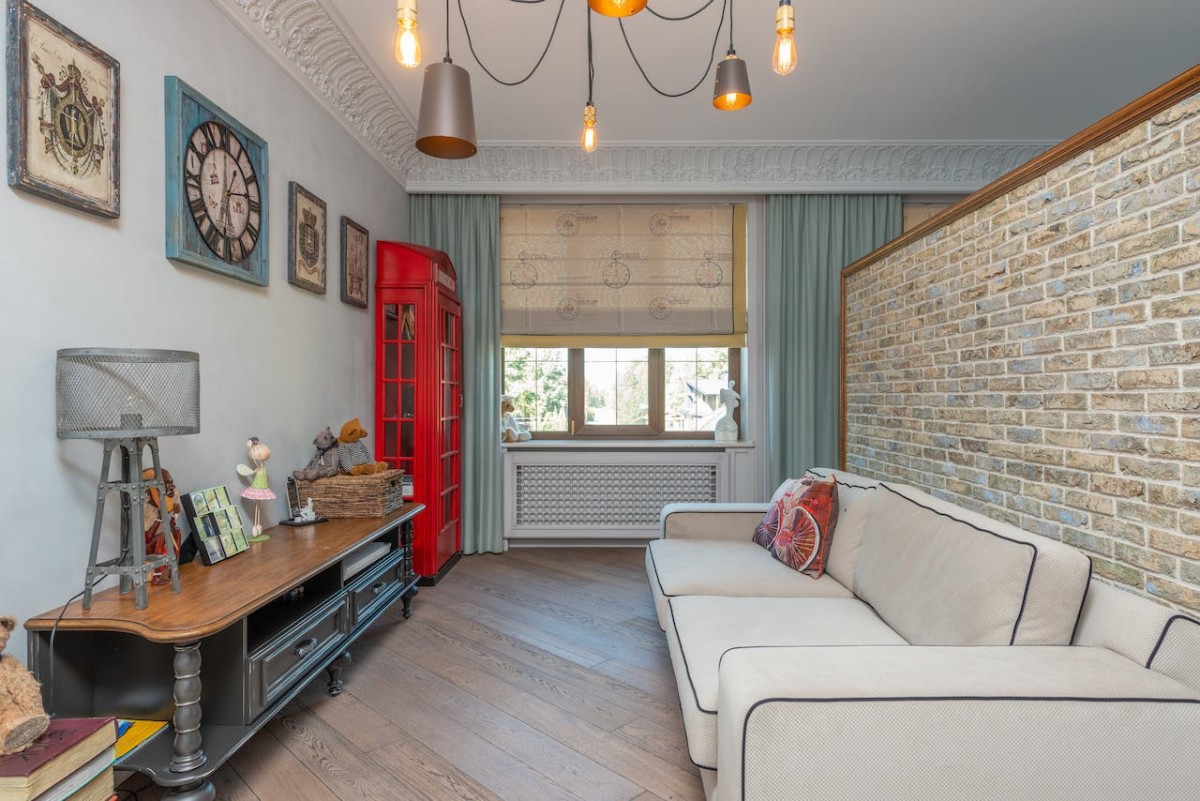 Lampy loftowe pająk w salonie