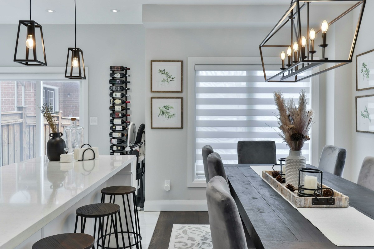 Loftowe lampy wiszące nad wyspą kuchenną