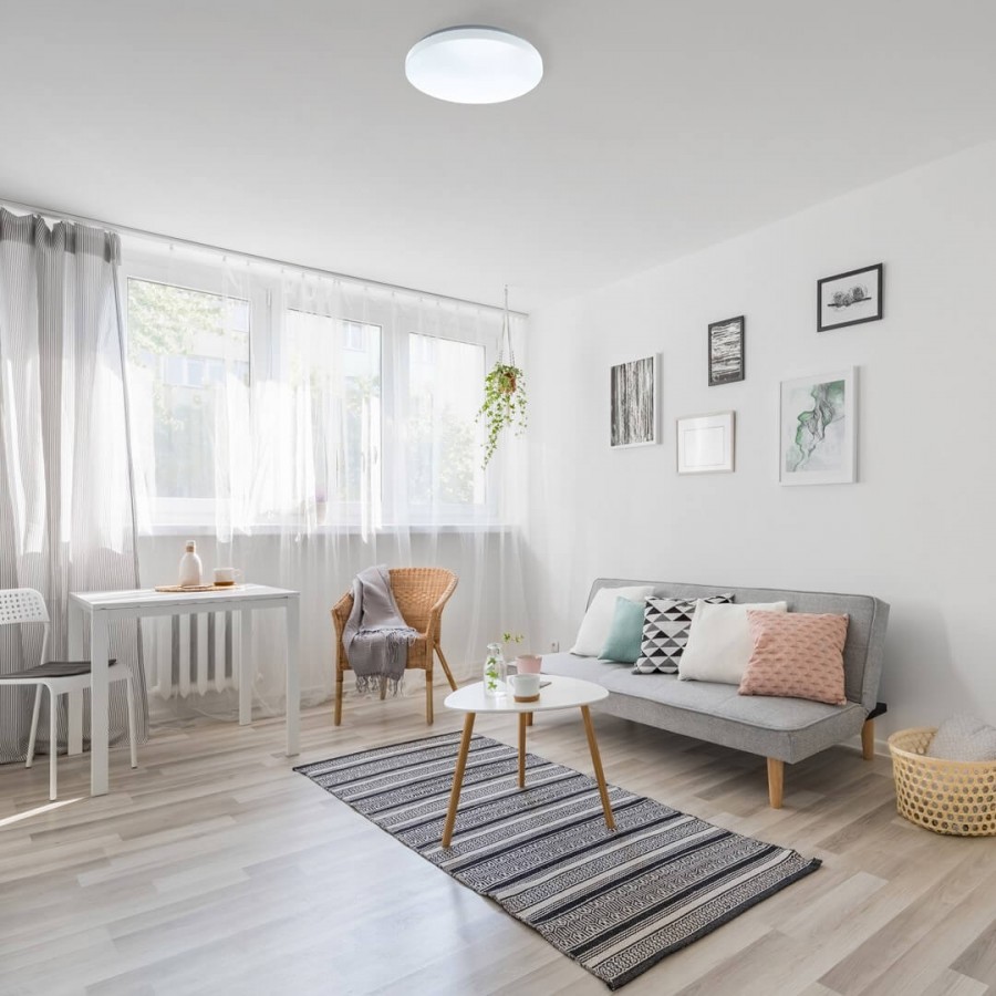 Plafon Troy zainstalowany w przytulnym salonie