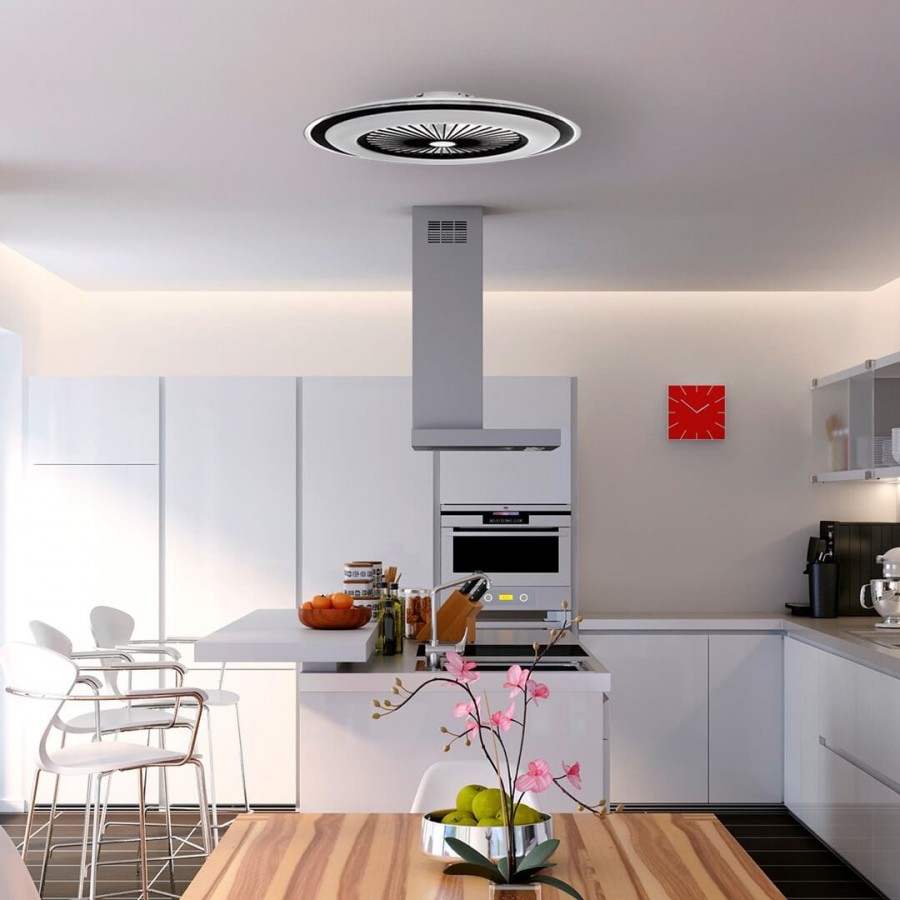 Czarna plafoniera z wentylatorem w aranżacji w kuchni 
