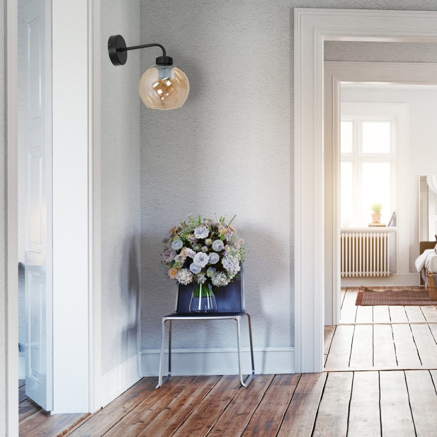 Kinkiet szklany Sofia Amber w przedpokoju