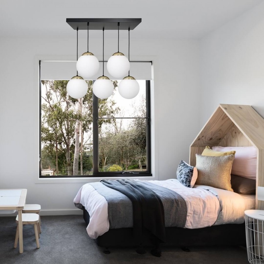 Wisząca lampa Sparta w sypialni