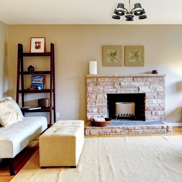 Czarny żyrandol Venezia Black w salonie