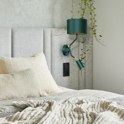 Kinkiet Verde przy łóżku w sypialni