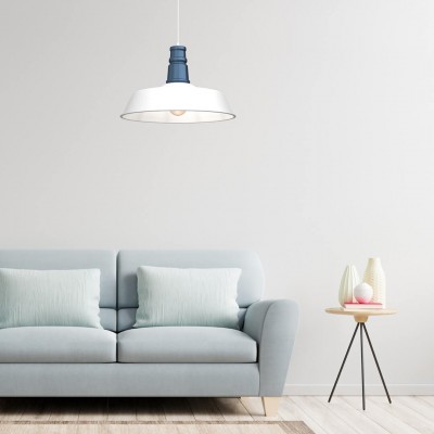 Biało-granatowa lampa wisząca z kolekcji Enzo zawieszona w salonie