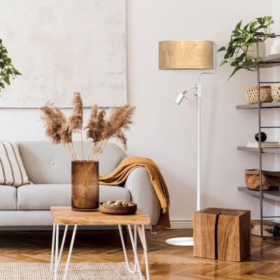 Lampa podłogowa w salonie w stylu boho