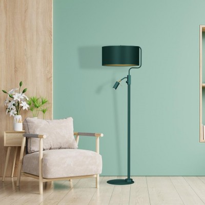Lampa stojąca Verde przy fotelu w salonie
