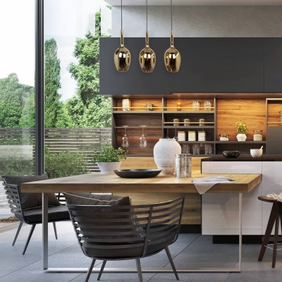 Złote lampy w estetyce glamour w kuchni