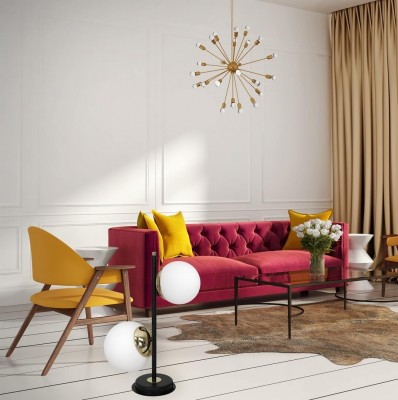 Lampa stołowa Sparta ustawiona na podłodze w salonie