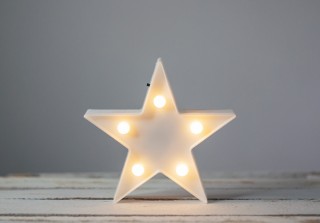 GWIAZDA PLASTIKOWA MAŁA LED 2*AA